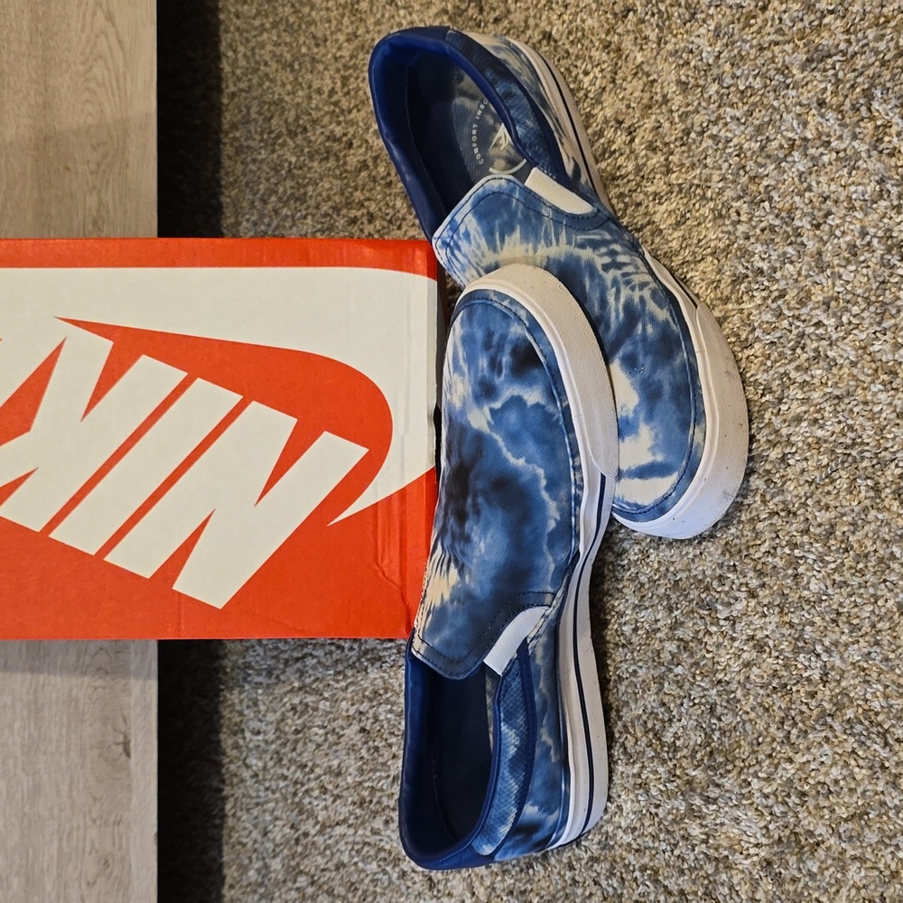 NIKE COURT LEGACY SLIP ON